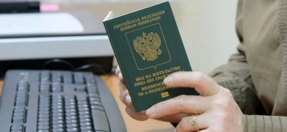 Для иностранных граждан приостановлены сроки временного проживания и пребывания на территории России